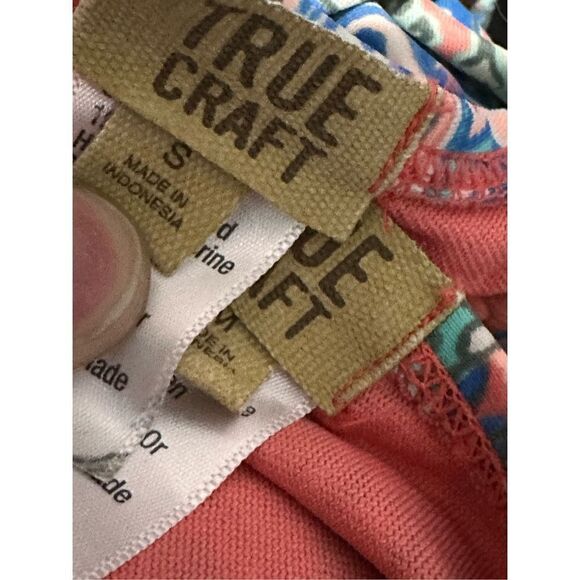 TRUE CRAFT A mix of florals and paisleys combine on a flounce top to create this - Picture 3 of 3